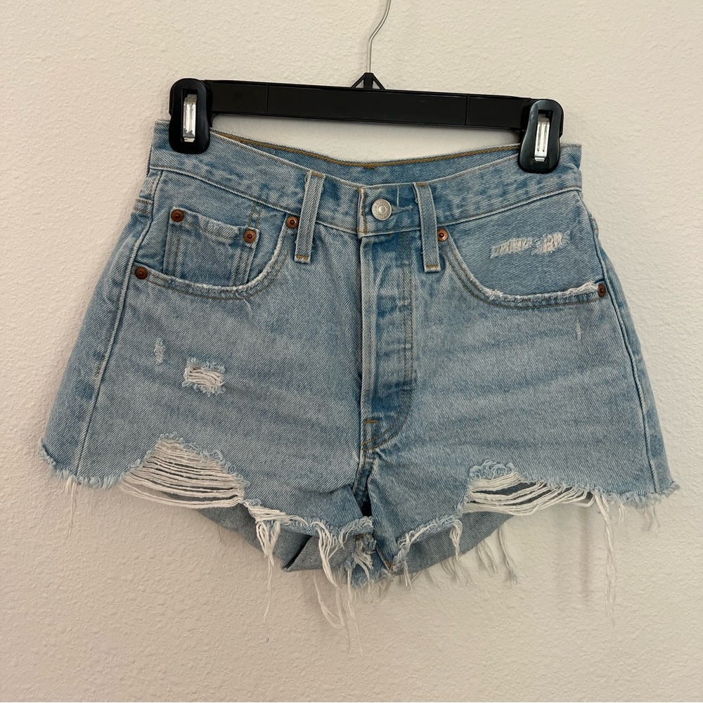 Blue denim Levi’s shorts